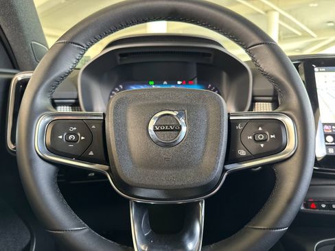 Certified 2025 Volvo XC40 B5 Plus AWD/4WD image 23