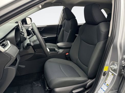 Used 2022 Toyota RAV4 LE image 11