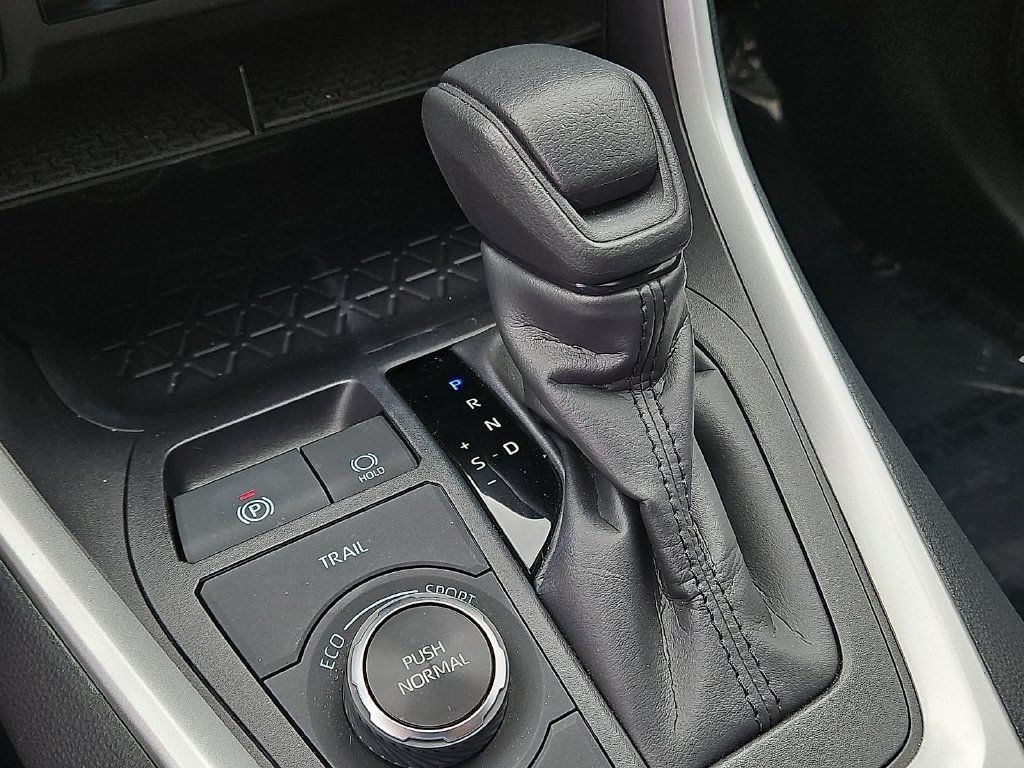 Used 2025 Toyota RAV4 XLE w/ Convenience Package AWD/4WD image 25