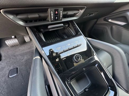 Used 2025 Porsche Cayenne E-Hybrid image 26