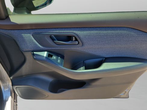 Used 2021 Nissan Rogue S FWD image 19
