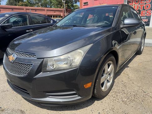 Used 2013 Chevrolet Cruze LT FWD image 2