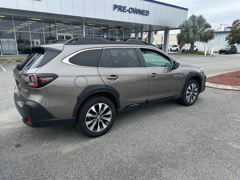 Used 2023 Subaru Outback Limited image 3