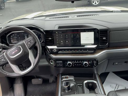 Used 2022 GMC Sierra 1500 Elevation w/ Elevation Premium Package AWD/4WD image 18