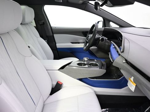 New 2026 Cadillac Optiq Luxury 2 w/ LPO, Floor Liner Package AWD/4WD image 16