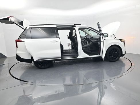 Certified 2025 Kia Carnival SX Prestige FWD image 64