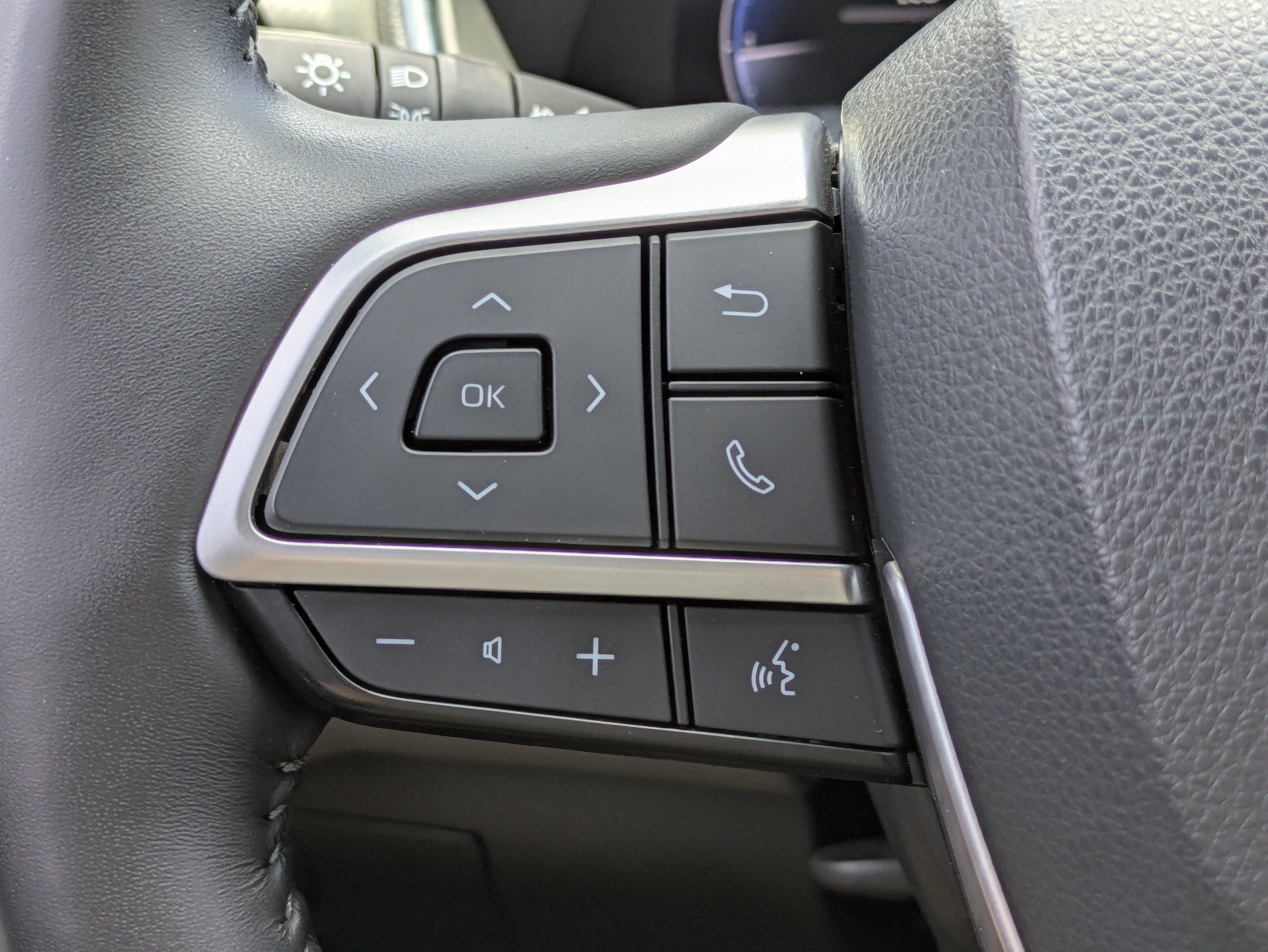 Used 2023 Toyota Highlander Platinum FWD image 22
