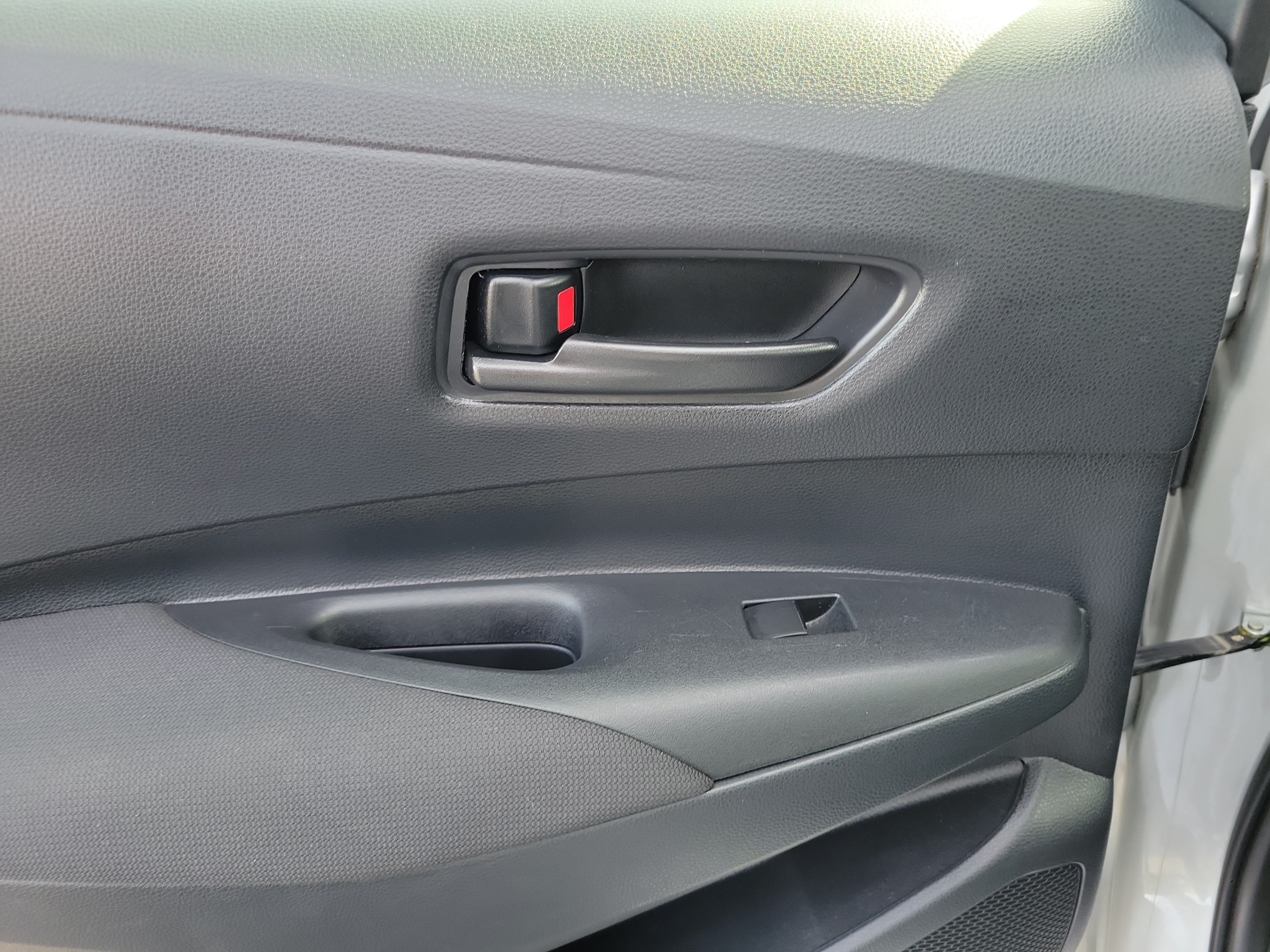 Used 2025 Toyota Corolla LE FWD image 12