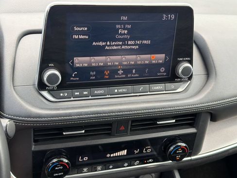 Used 2025 Nissan Rogue SV FWD image 22