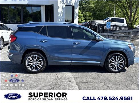 Used 2024 GMC Terrain Denali w/ Denali Premium Package AWD/4WD image 2