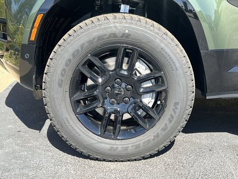 New 2026 Land Rover Defender 110 X-Dynamic SE image 10