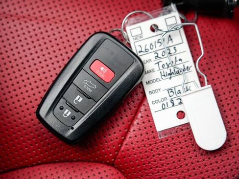 Used 2023 Toyota Highlander XSE AWD/4WD image 26