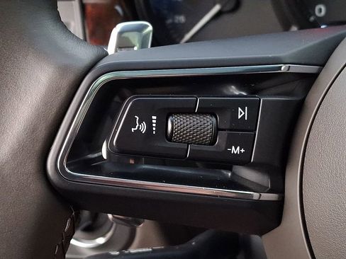 Used 2022 Porsche Macan Base w/ Premium Package Plus image 18