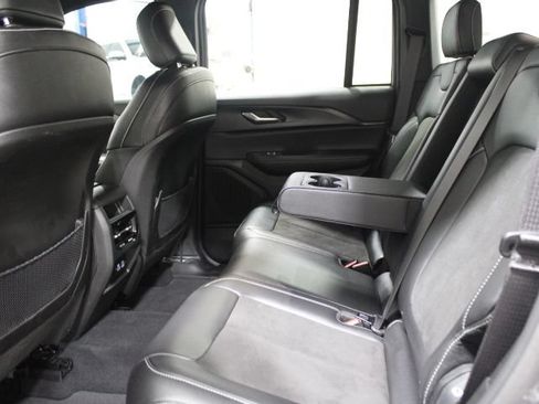 Used 2023 Jeep Grand Cherokee Altitude AWD/4WD image 51