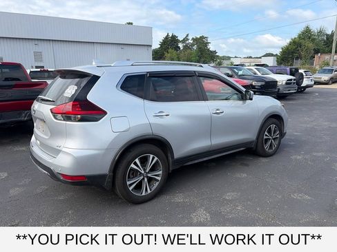 Used 2019 Nissan Rogue SV w/ Premium Package FWD image 6