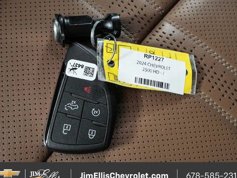 Used 2024 Chevrolet Silverado 2500 High Country w/ Technology Package AWD/4WD image 23