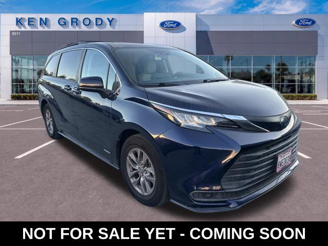 Used 2021 Toyota Sienna LE w/ LE Plus Package FWD image 1