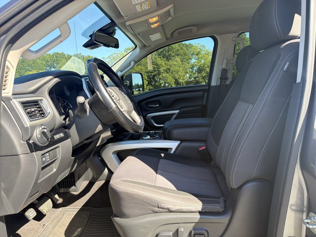 Used 2021 Nissan Titan SV w/ SV Convenience Package AWD/4WD image 19