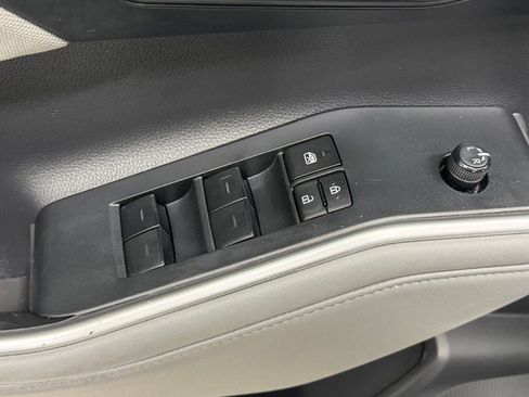 Used 2023 Toyota Highlander L FWD image 29