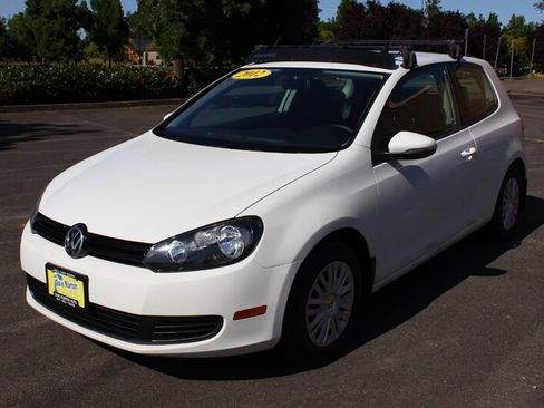 Used 2012 Volkswagen Golf 2-Door FWD image 2