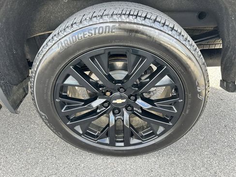 Used 2022 Chevrolet Silverado 1500 High Country w/ Technology Package image 10