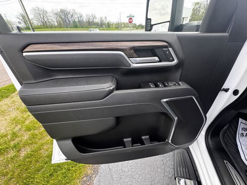 Used 2025 Chevrolet Silverado 2500 LT AWD/4WD image 8