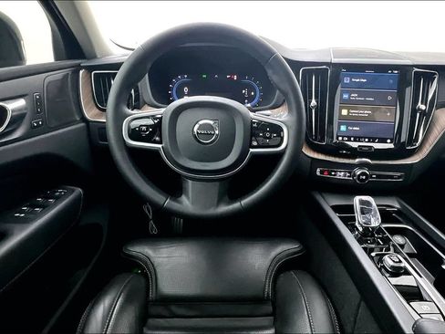 Used 2023 Volvo XC60 B5 Ultimate w/ Climate Package FWD image 6