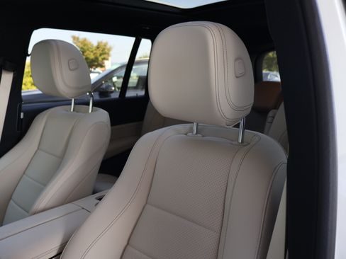 Used 2025 Mercedes-Benz GLS 450 4MATIC image 11