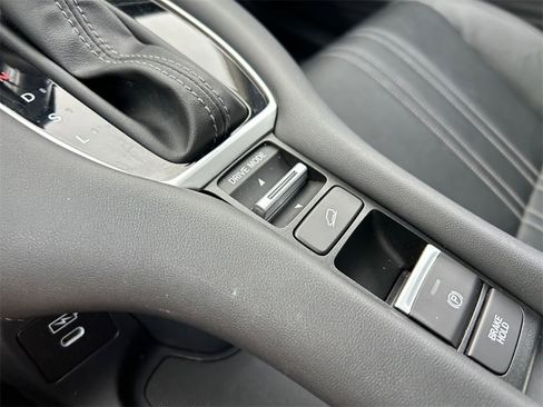 Certified 2024 Honda HR-V EX-L image 28