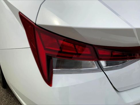 Used 2023 Hyundai Elantra Limited image 28