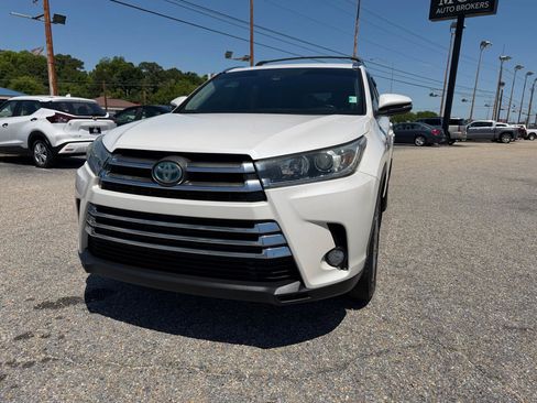 Used 2017 Toyota Highlander Limited AWD/4WD image 9