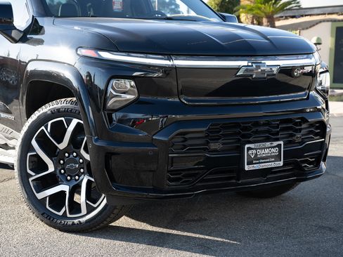 Used 2024 Chevrolet Silverado EV RST image 8