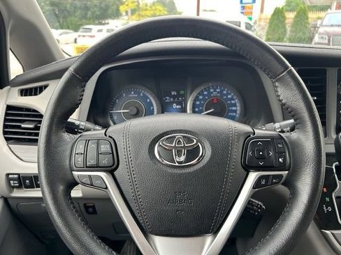 Used 2020 Toyota Sienna XLE w/ XLE Navigation Package AWD/4WD image 33