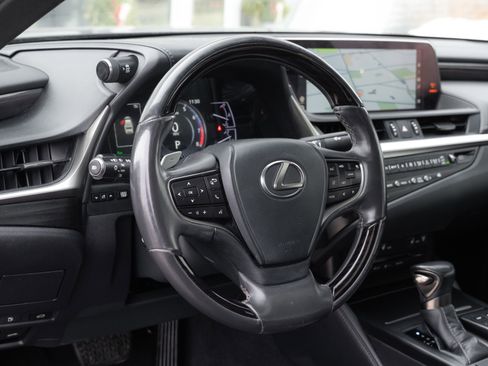 Used 2019 Lexus ES 350 Ultra Luxury image 11