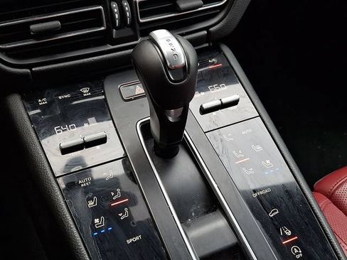 Certified 2023 Porsche Macan Turbo AWD/4WD image 14