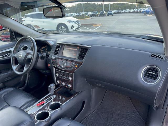 Used 2015 Nissan Pathfinder Platinum FWD image 14