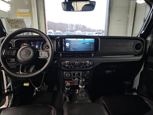 Used 2024 Jeep Wrangler Unlimited Rubicon image 12