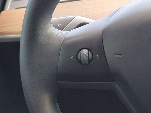 Used 2021 Tesla Model 3 Standard Range Plus image 22