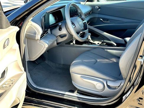 Used 2024 Hyundai Elantra SE image 13