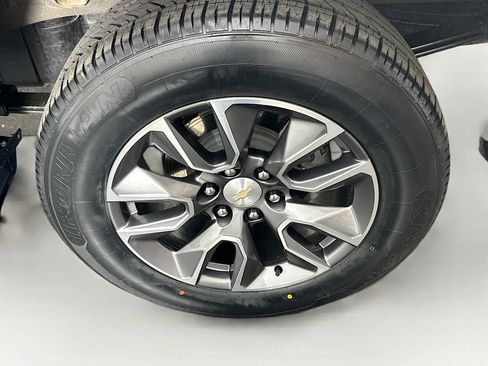 Used 2023 Chevrolet Silverado 1500 LT image 11