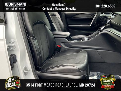 Used 2025 Jeep Grand Cherokee Altitude AWD/4WD image 21