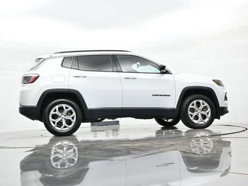 Used 2024 Jeep Compass Latitude AWD/4WD image 28