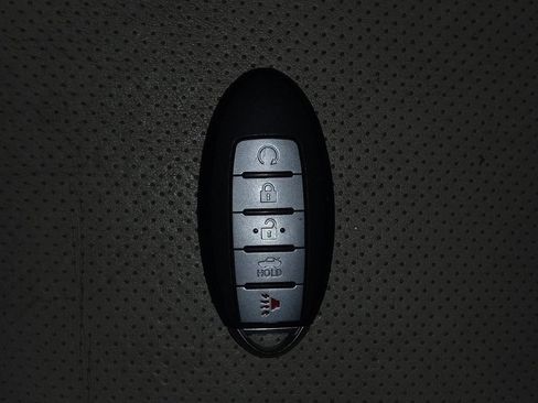 Used 2017 Nissan Rogue SL image 32