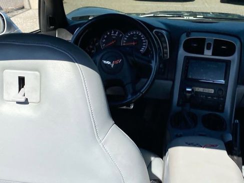 Used 2005 Chevrolet Corvette Coupe w/ Preferred Equipment Group RWD image 19