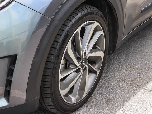 Used 2017 Kia Niro Touring w/ Advanced Technology Package image 4