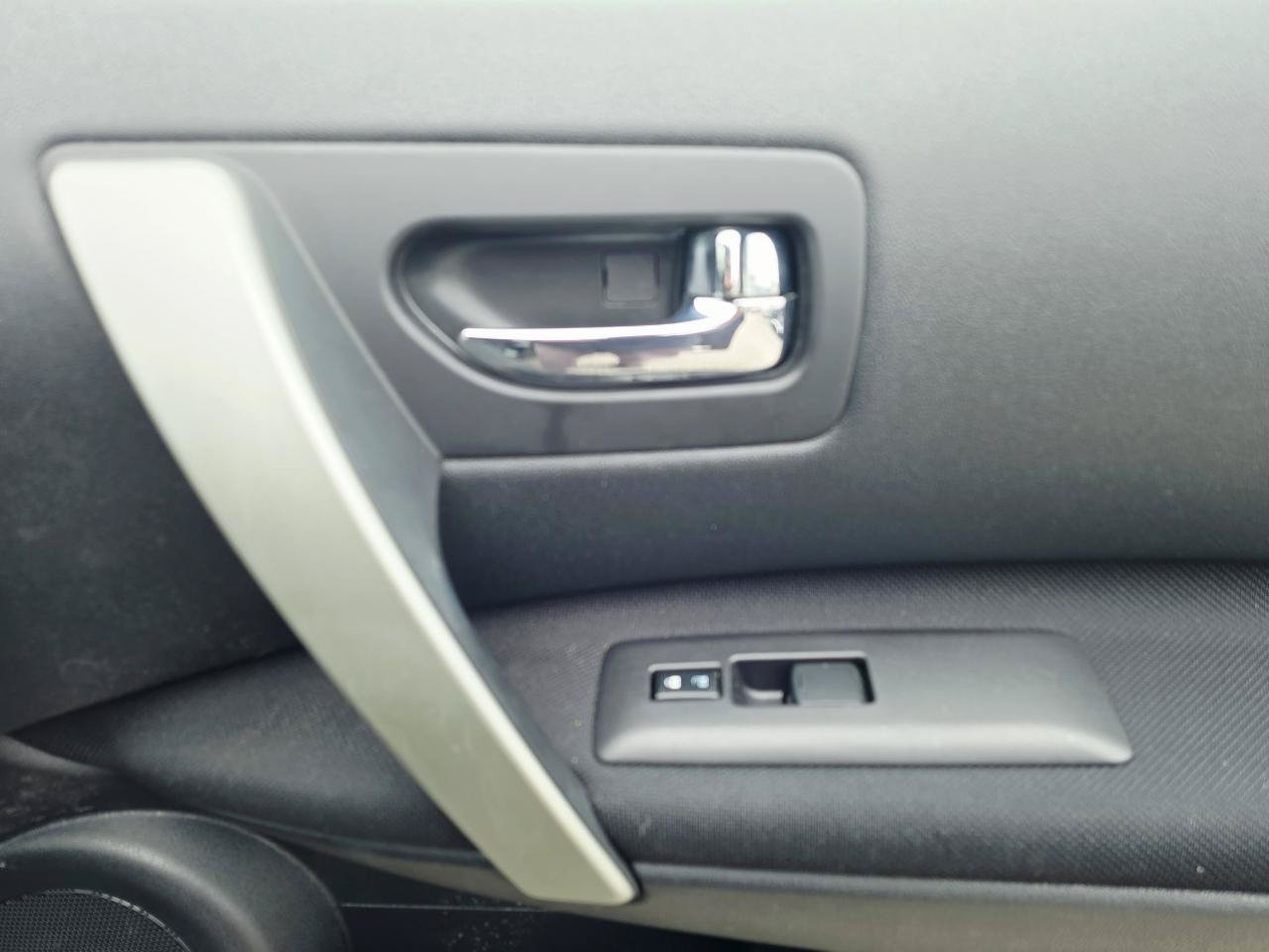 Used 2013 Nissan Rogue SV w/ Premium Pkg AWD/4WD image 19
