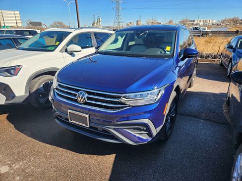 Used 2024 Volkswagen Tiguan SE w/ MDO Package, Two-Row image 3