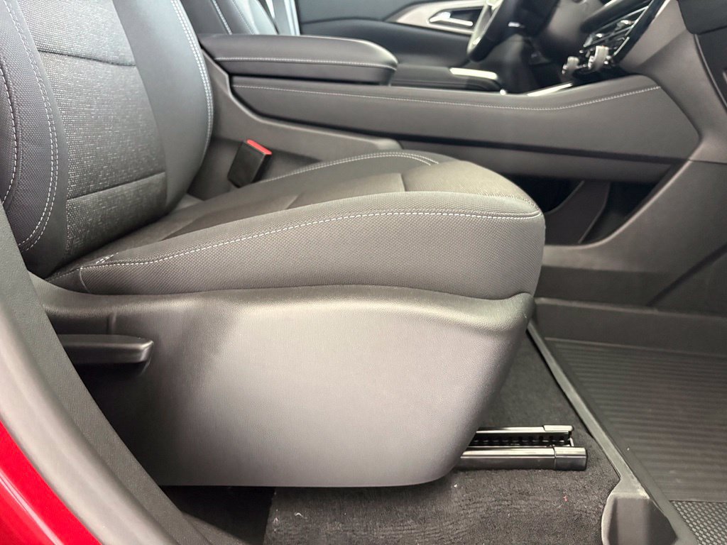 New 2027 Chevrolet Traverse LT w/ Driver Confidence Package FWD image 33