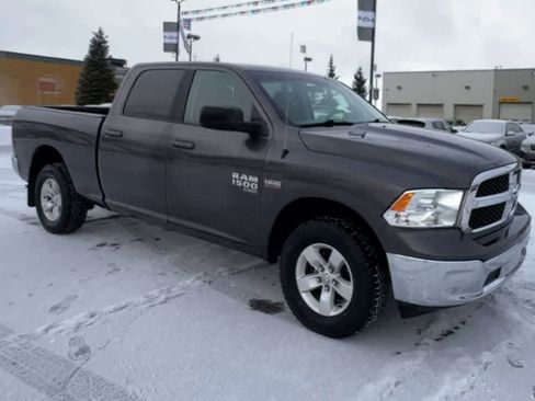 Used 2019 RAM 1500 Classic SLT AWD/4WD image 2