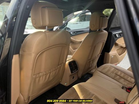 Used 2018 Porsche Macan AWD/4WD image 28